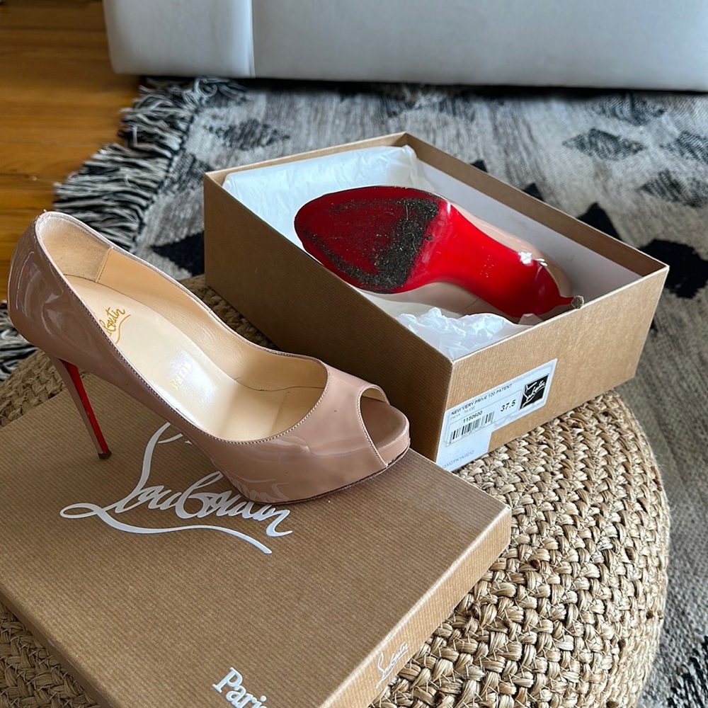 Size 37.5 very prive 120 patent Christian louboutin  paris